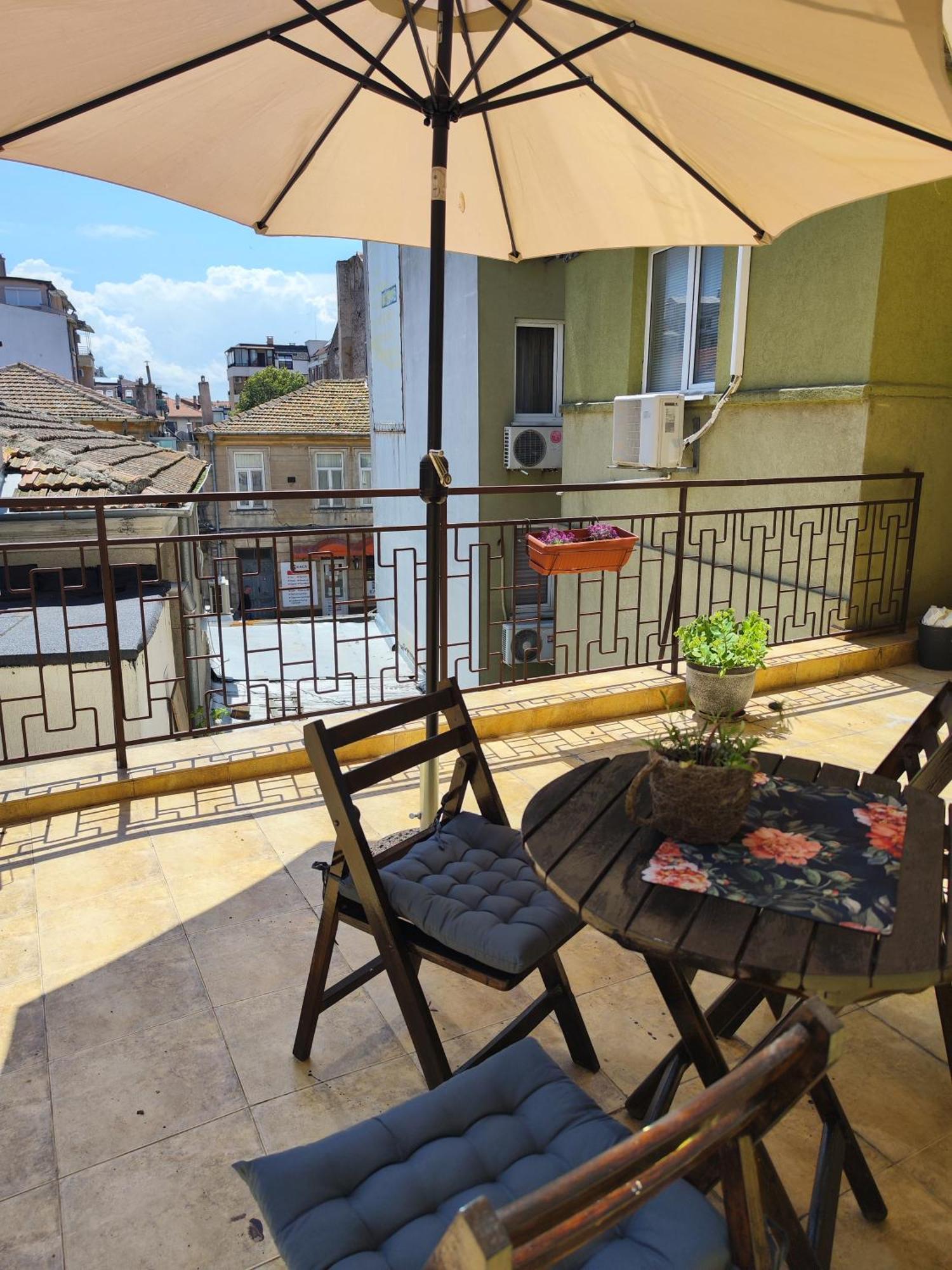 Art Apartment Kiril And Metodi Square Burgas Room photo
