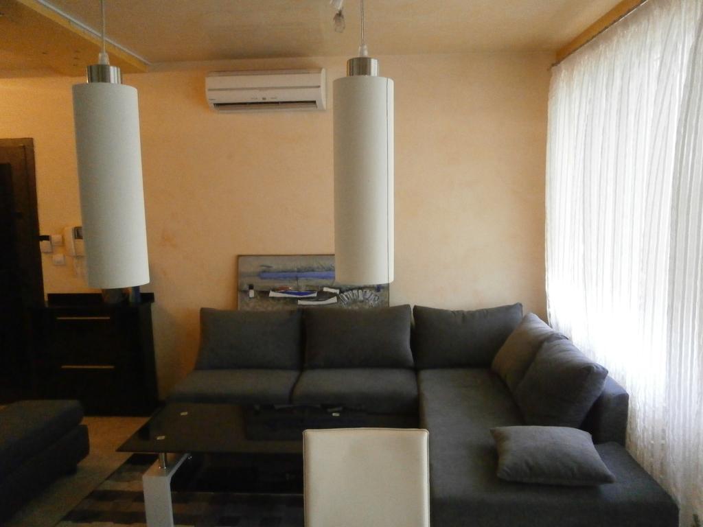 Art Apartment Kiril And Metodi Square Burgas Room photo
