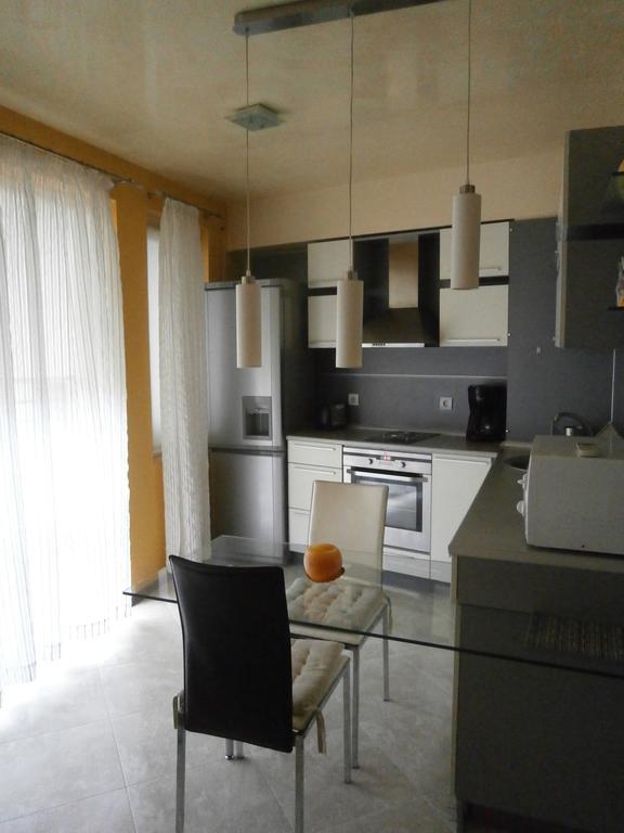 Art Apartment Kiril And Metodi Square Burgas Room photo
