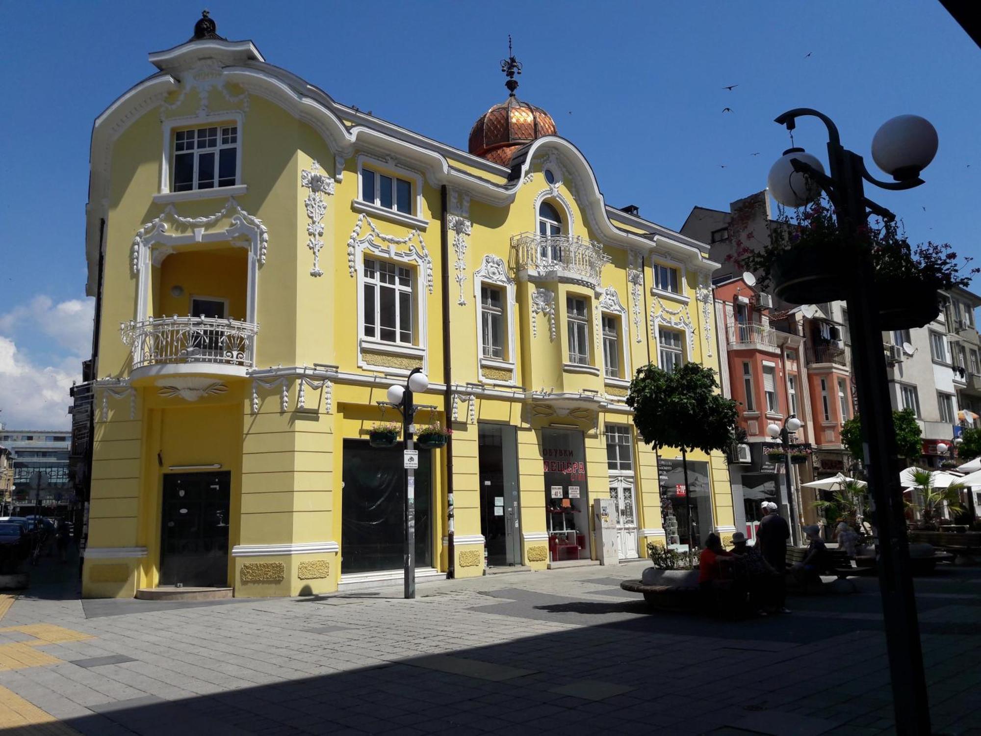 Art Apartment Kiril And Metodi Square Burgas Exterior photo