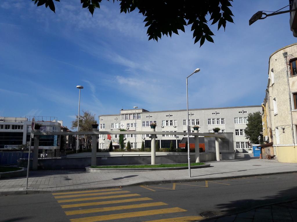 Art Apartment Kiril And Metodi Square Burgas Exterior photo
